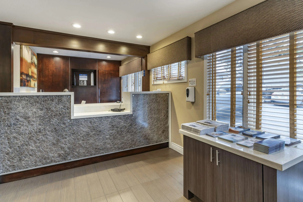 Best Western Carmels Town House Lodge