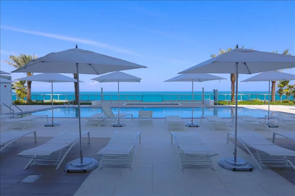 Monte Carlo Suites in Miami Beach