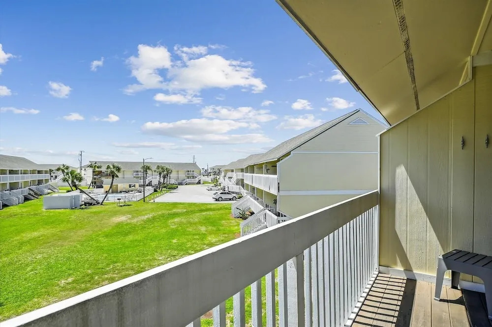 Sandpiper Cove 8236 Studio Bedroom Condo by RedAwning