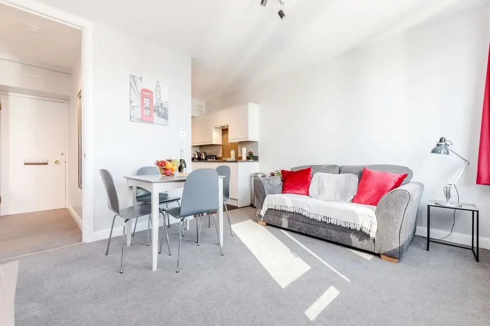 Stylish Riverview Apt with Roof Terrace