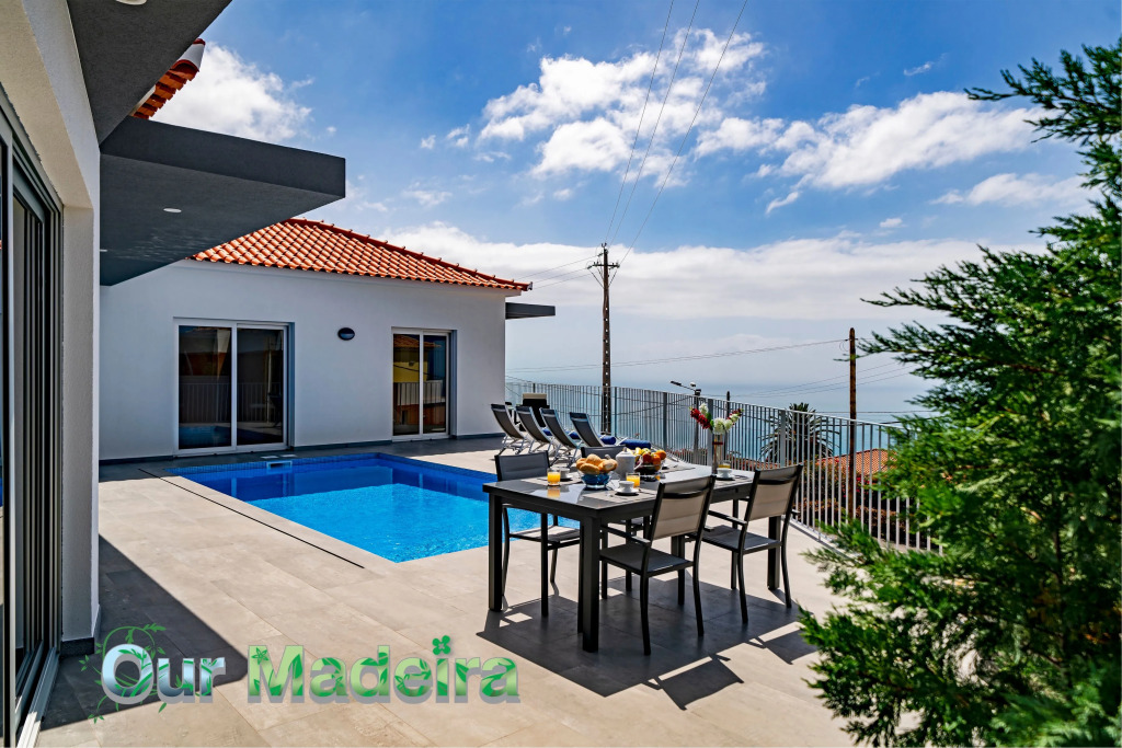 Beautiful Modern Villa in Calheta – CalhetaScape