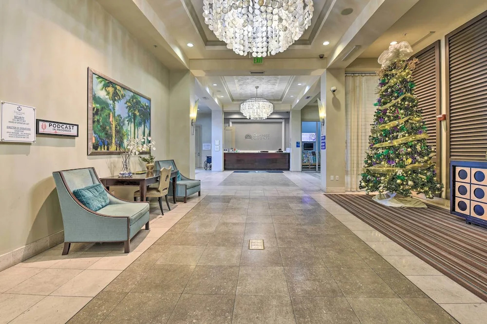 Modern Resort Condo With Balcony - Walk to Beach!