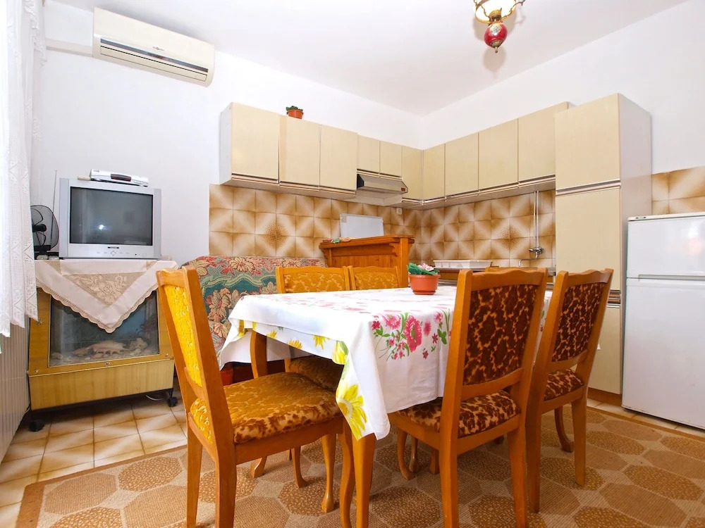 Apartment 1051