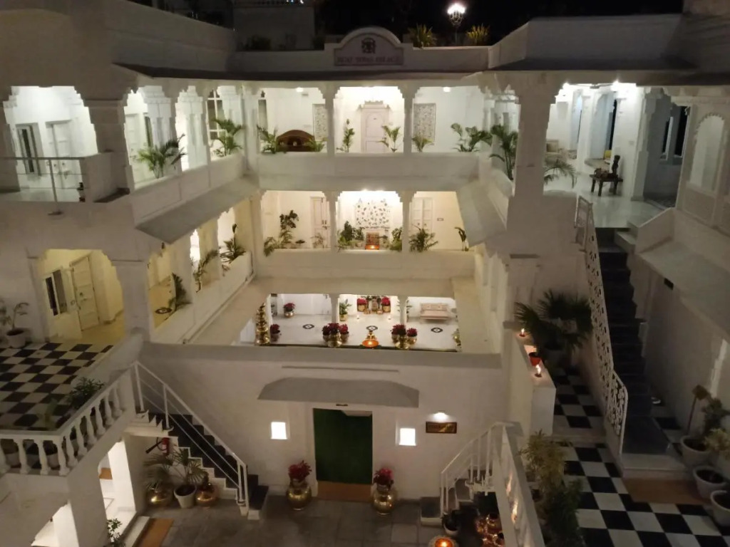 Jagat Niwas Palace