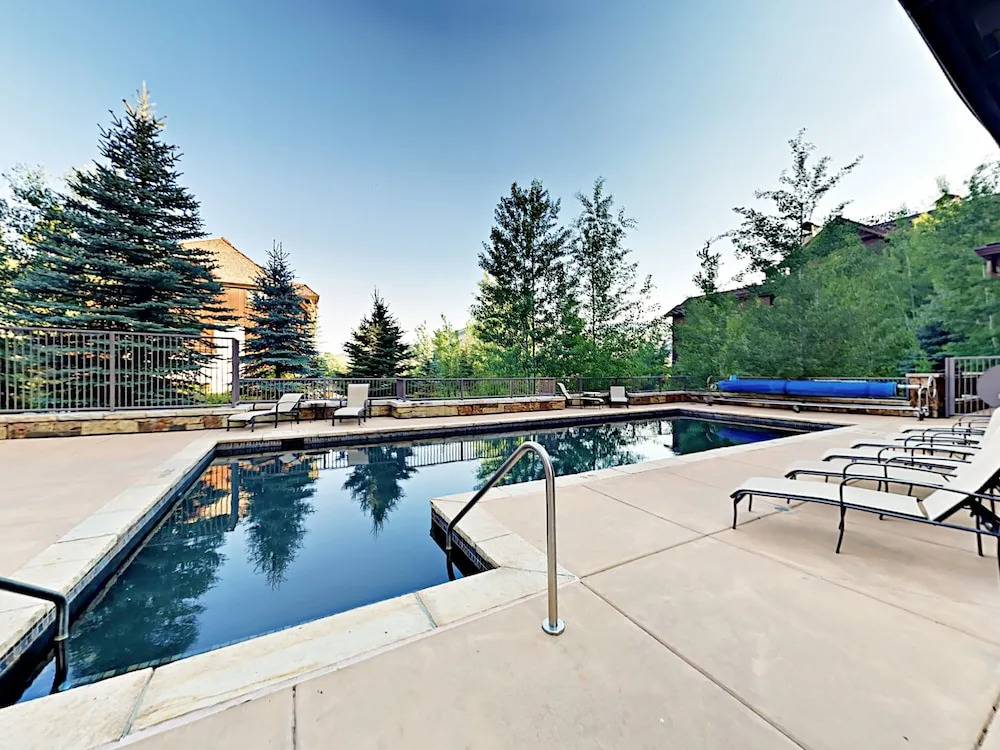 New Listing! The Valley: Luxe Ski-in/ski-out 3 Bedroom Condo