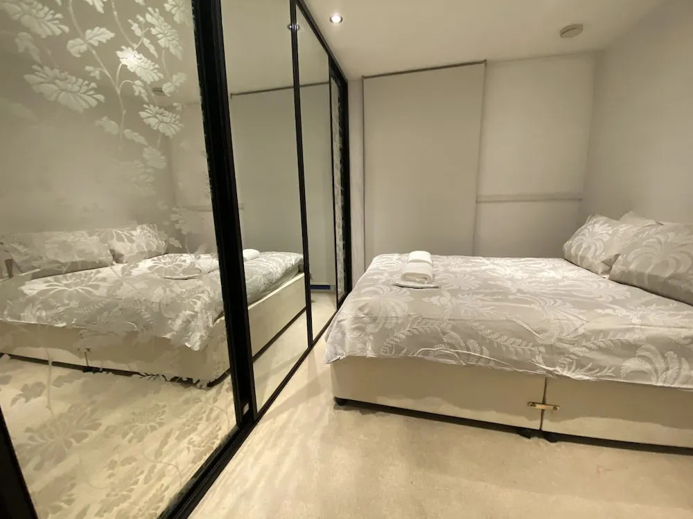 Cosy 3 bed Penthouse in Royal Docks London