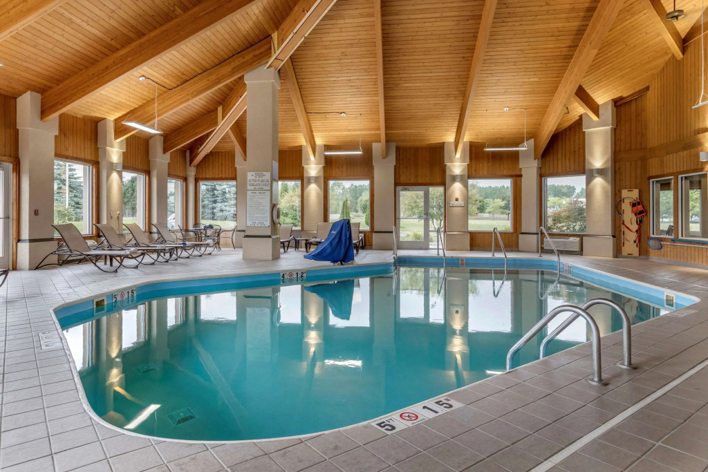 Comfort Inn & Suites Dimondale - Lansing