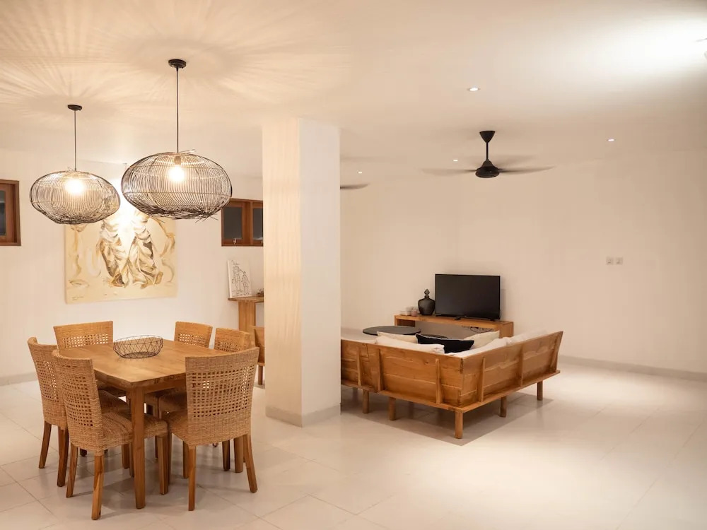 Ohanas Beachfront Resort & Beach Club