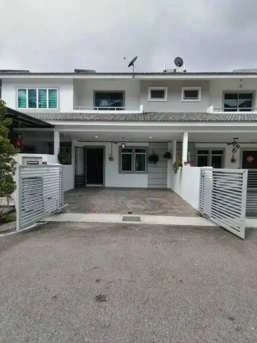 Cameron top31 golden hills night market homestay