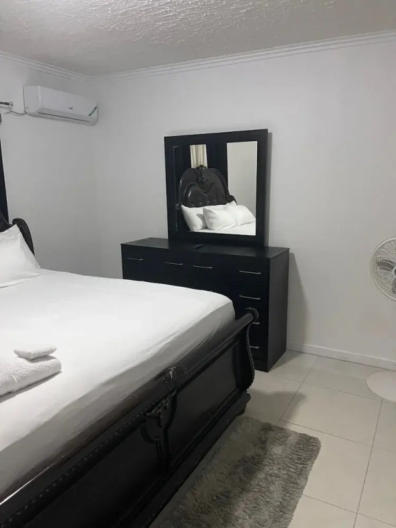 Impeccable 2-bed Apartment in Kingston With Pool