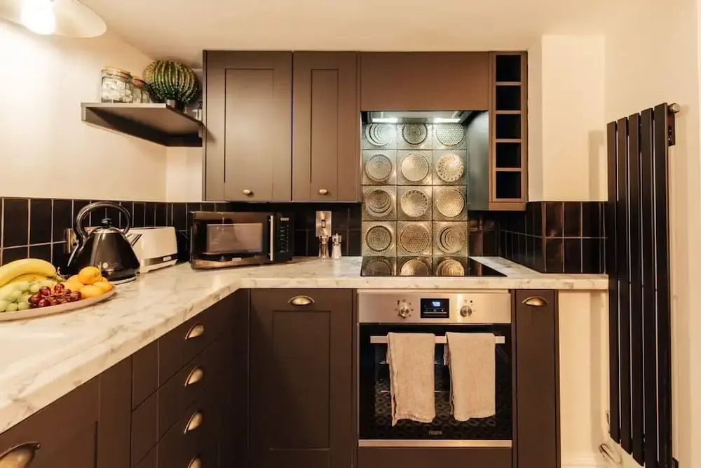 Central Townhouse with Garden & Free Parking