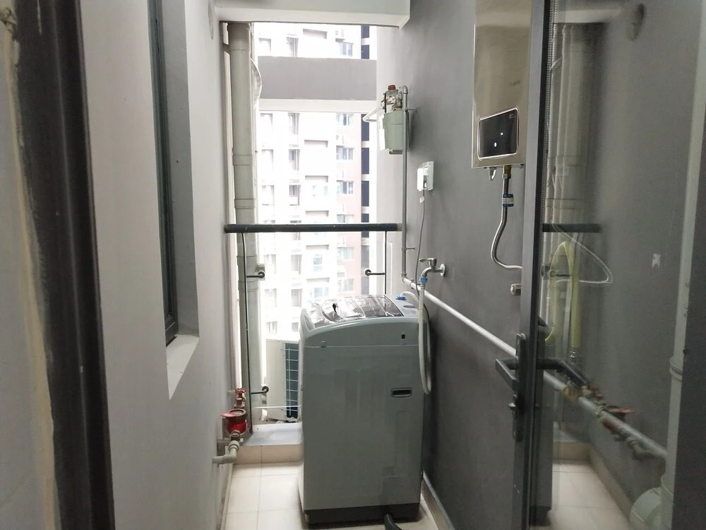 Gemmed Apartment