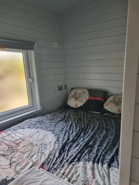 Glamping Hut - Riverview 3