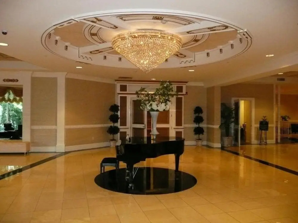 Serene Stay With Amenities & Breakfast bar