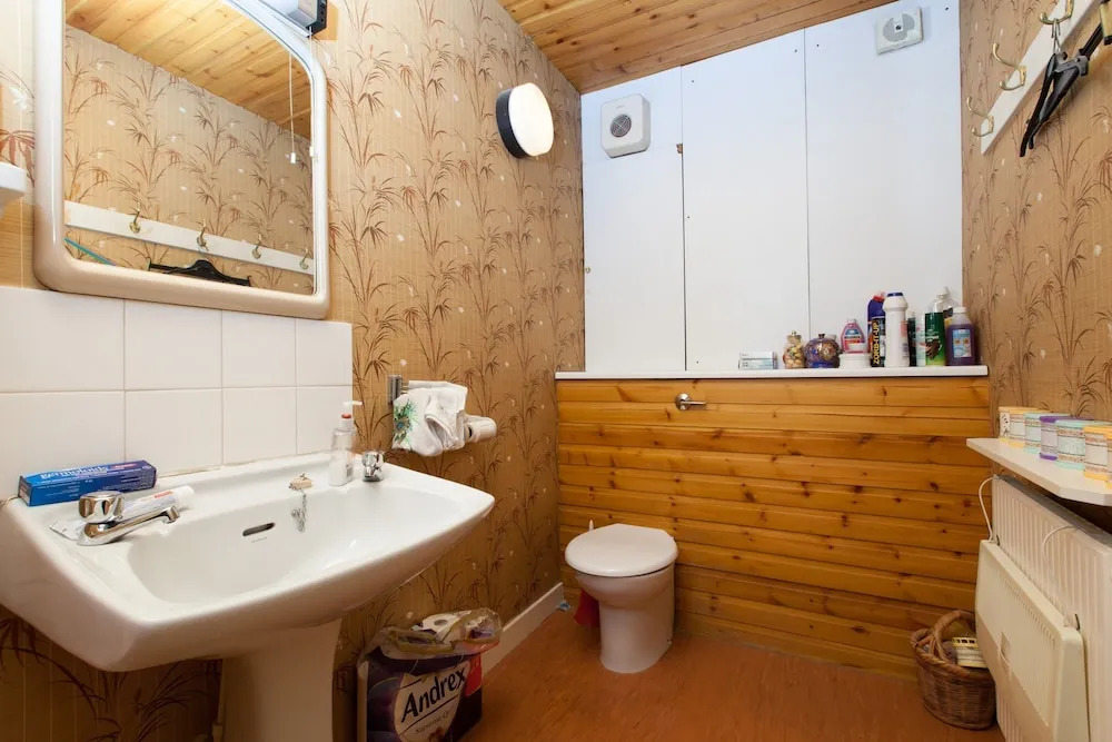 Quirky 2 Bedroom Property in West End