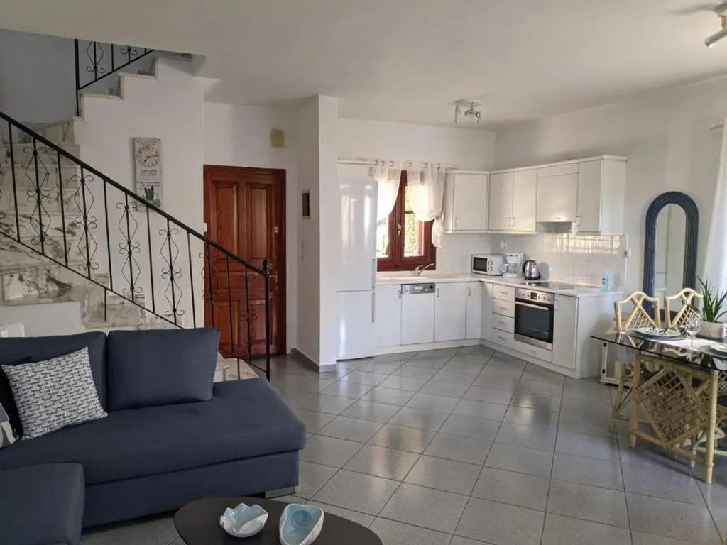Villa Beta - 5min walk to beach, BBQ, Parking