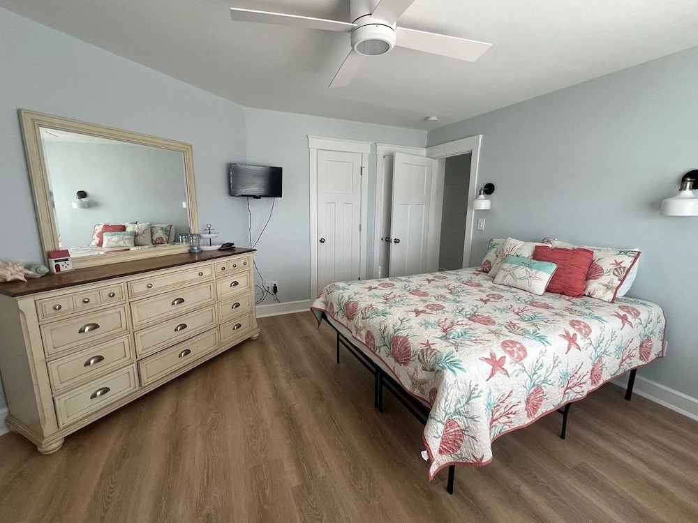 Boston Commons Penthouse 5 Bedroom Condo by RedAwning