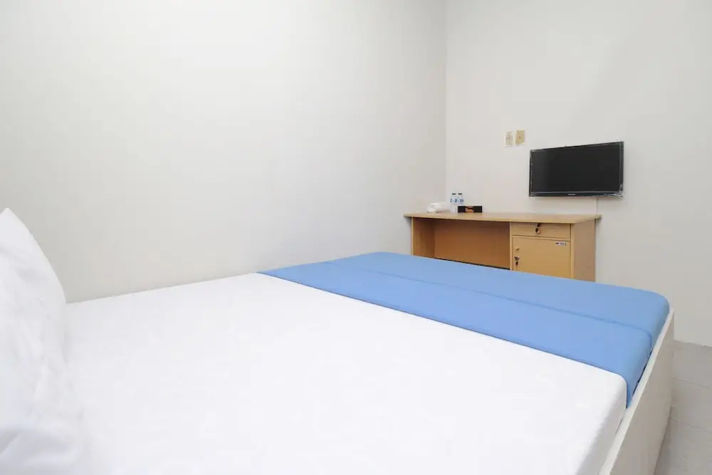 Dc Hotel Pramuka by OYO Rooms