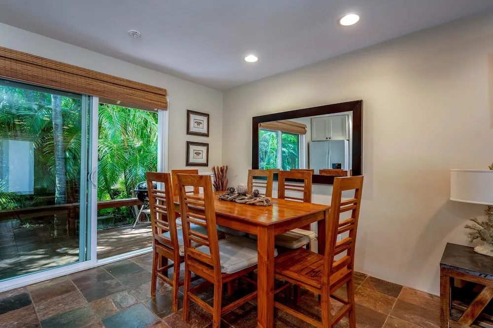 Charming Near The Beach 2 Bedroom Home