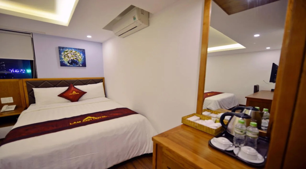 La Beach Hotel