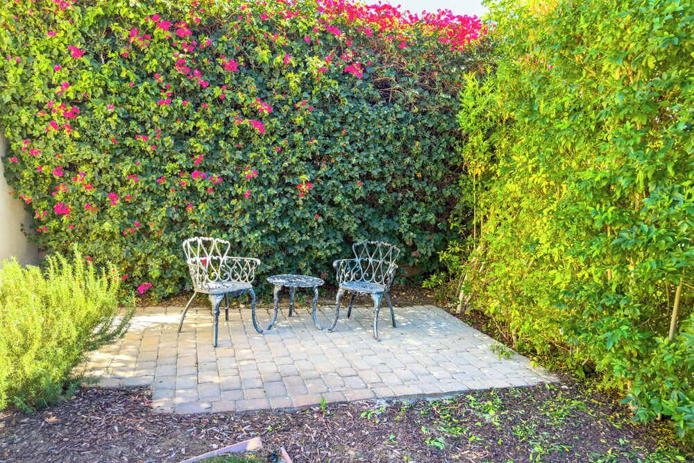 Indian Wells Oasis w/ Pool: Walk to Tennis Garden!
