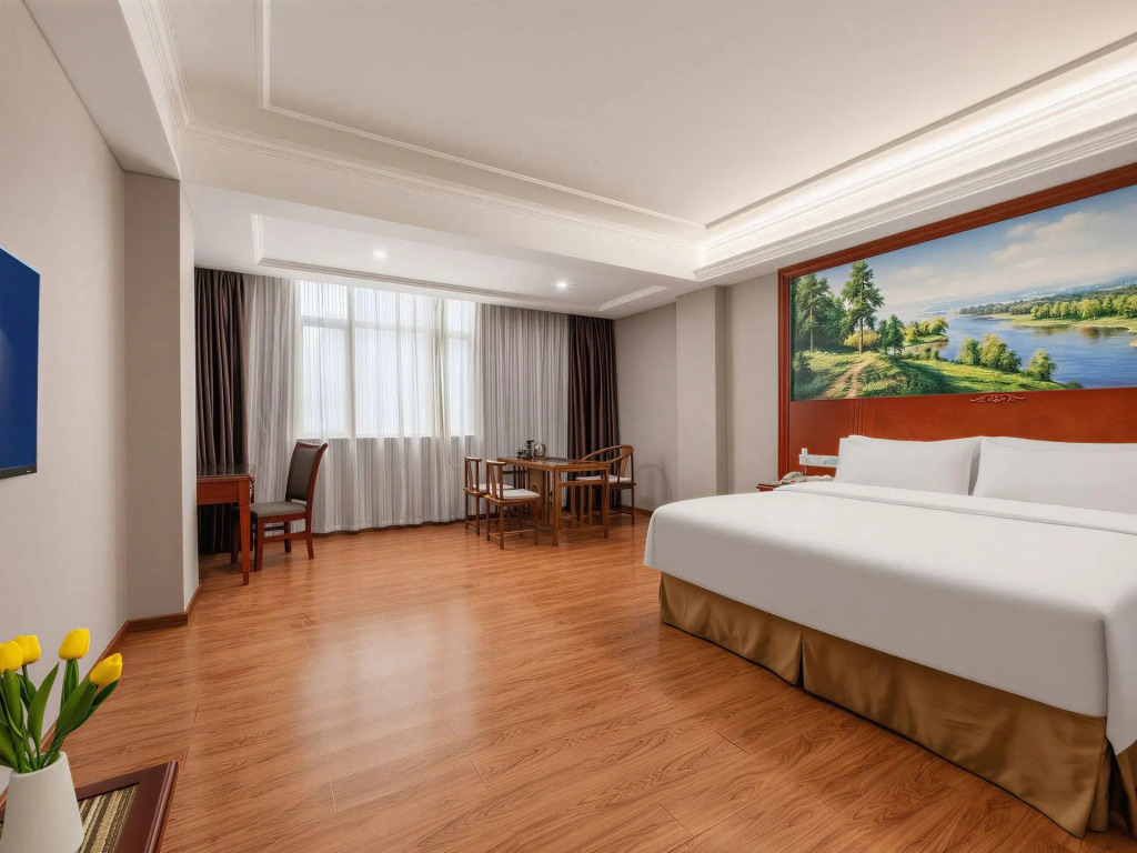 Vienna Hotel (Huizhou Zhonghai Waterfront City Branch