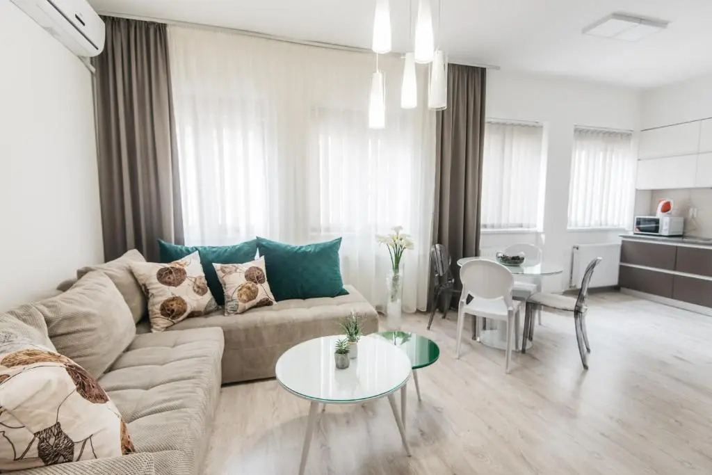 Silver Apartment