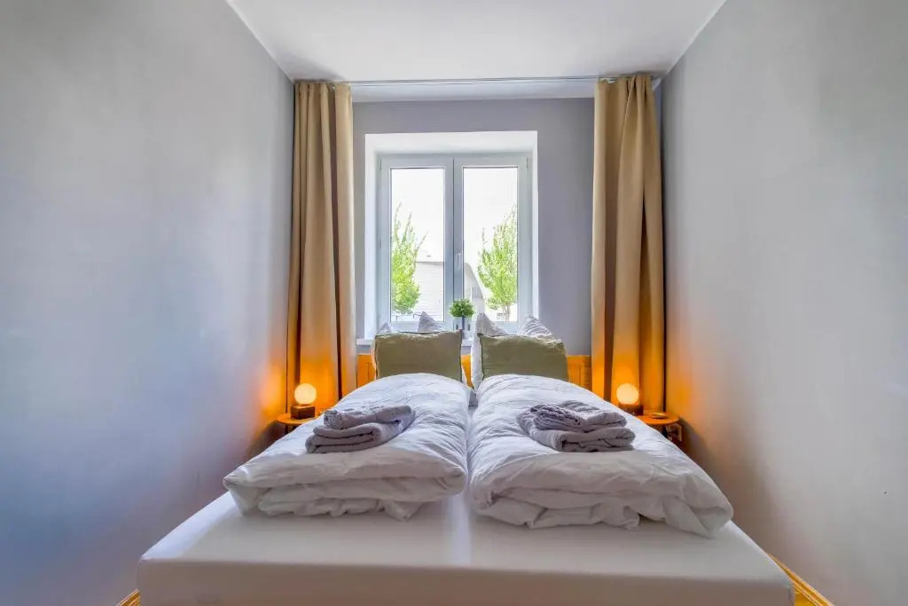 4-Room Luxury Apartment - close to Central Station, free parking, kitchen