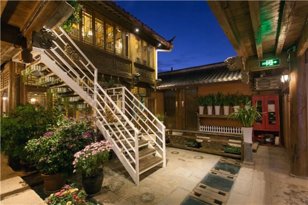 Floral Hotel Lijiang QianlizoudanjiYunju