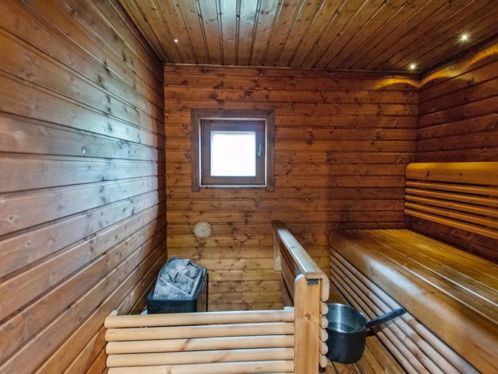 Holiday Home Kiehislevi a