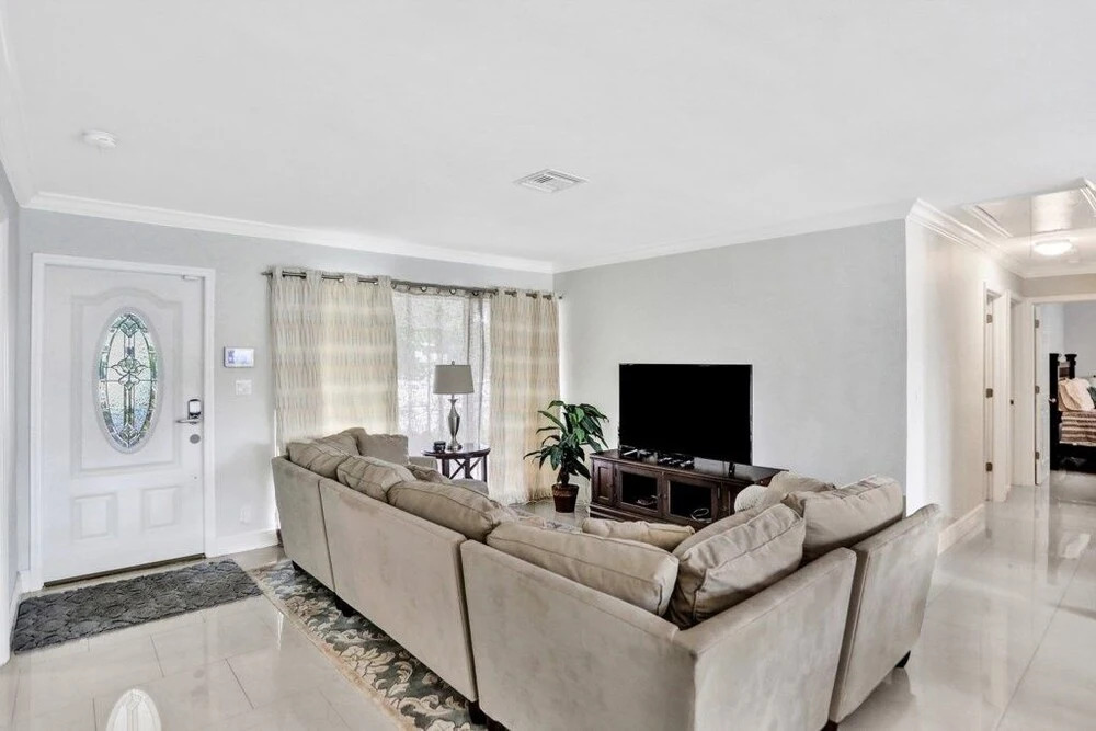 Just A 3.5 Mile Drive To Lauderdale By The Sea 4 Bedroom Home by Redawning
