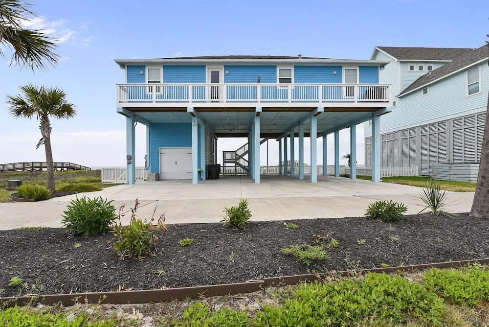 Honu Beachfront House 3 Bedrooms 2 Bathrooms Home