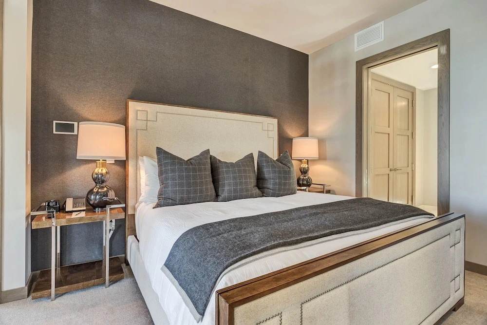 Three Bedroom Penthouse 3 Apartment Hotel by RedAwning