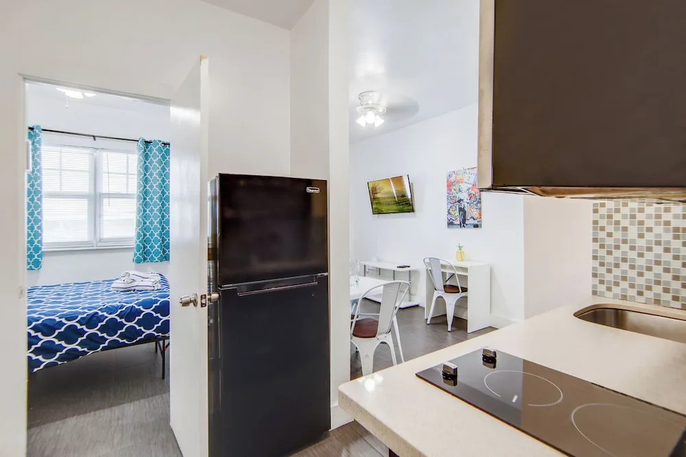 Cozy South Beach 1BR Apt Near Beach and Ocean Drive