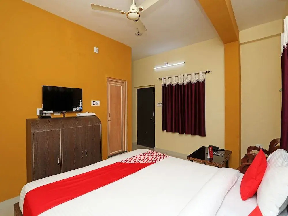 OYO 16821 Hotel Senapati Palace