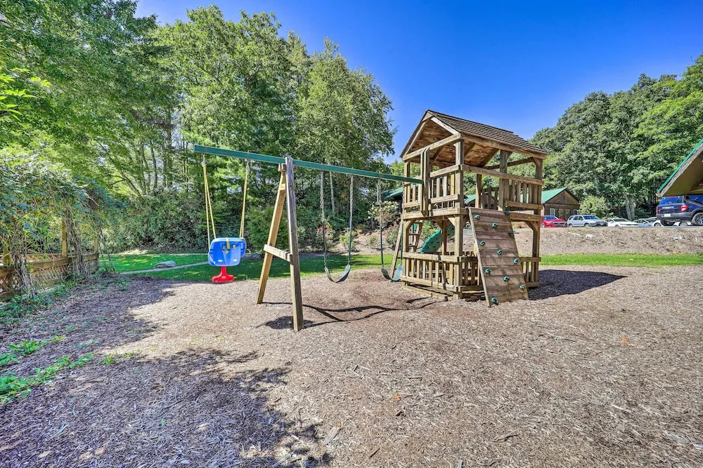 Newland Gem in Golf Community w/ Pool Access