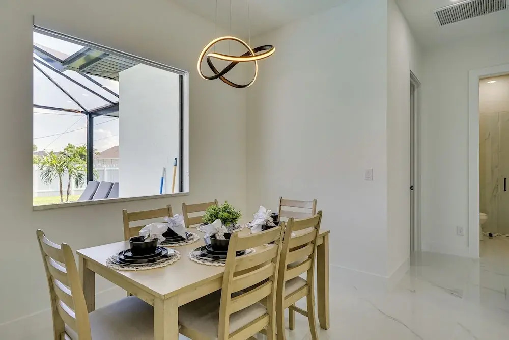 Furnished Lanai & Private Pool: Cape Coral Home