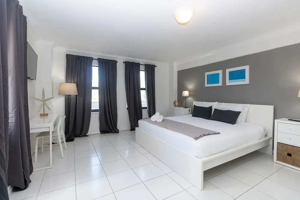 341 APT Hollywood Beach