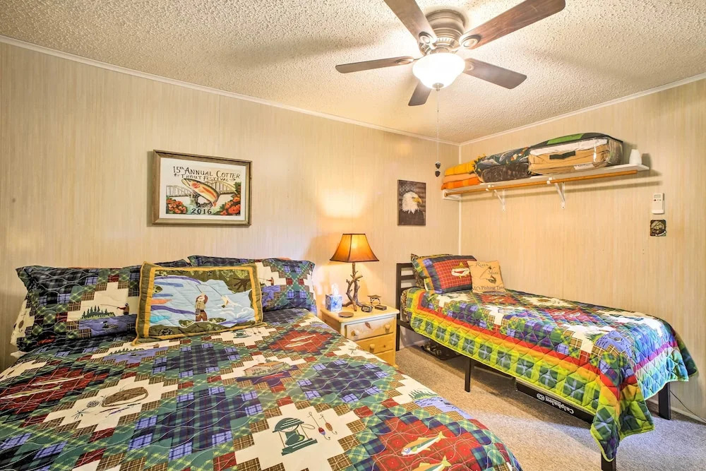 Cozy Waterfront Cottage w/ Deck on White River!