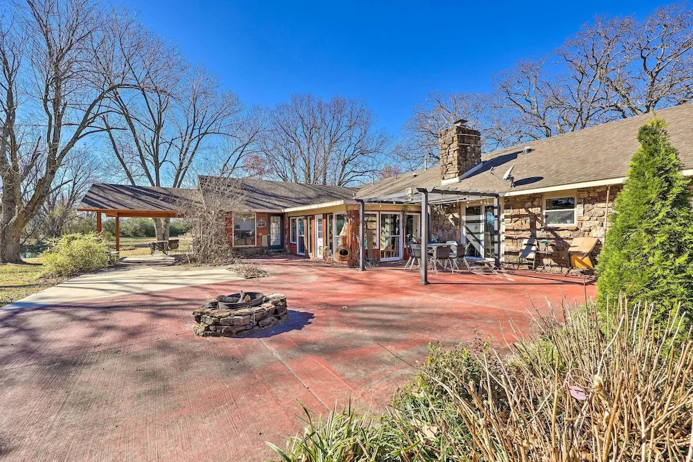 Private Pond + Patio: Expansive Escape in Rogers