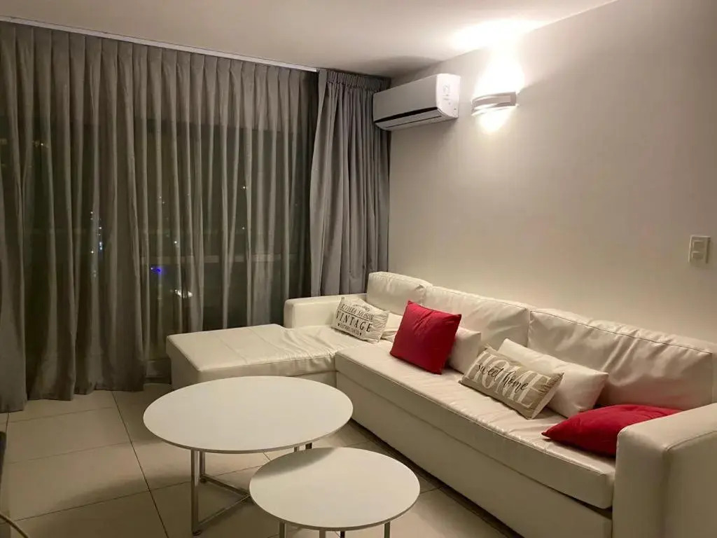 Lux Tower. Departamento 3 ambientes. Pleno centro