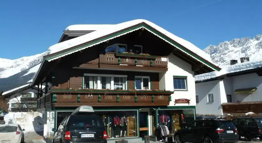 Alpking Hostel