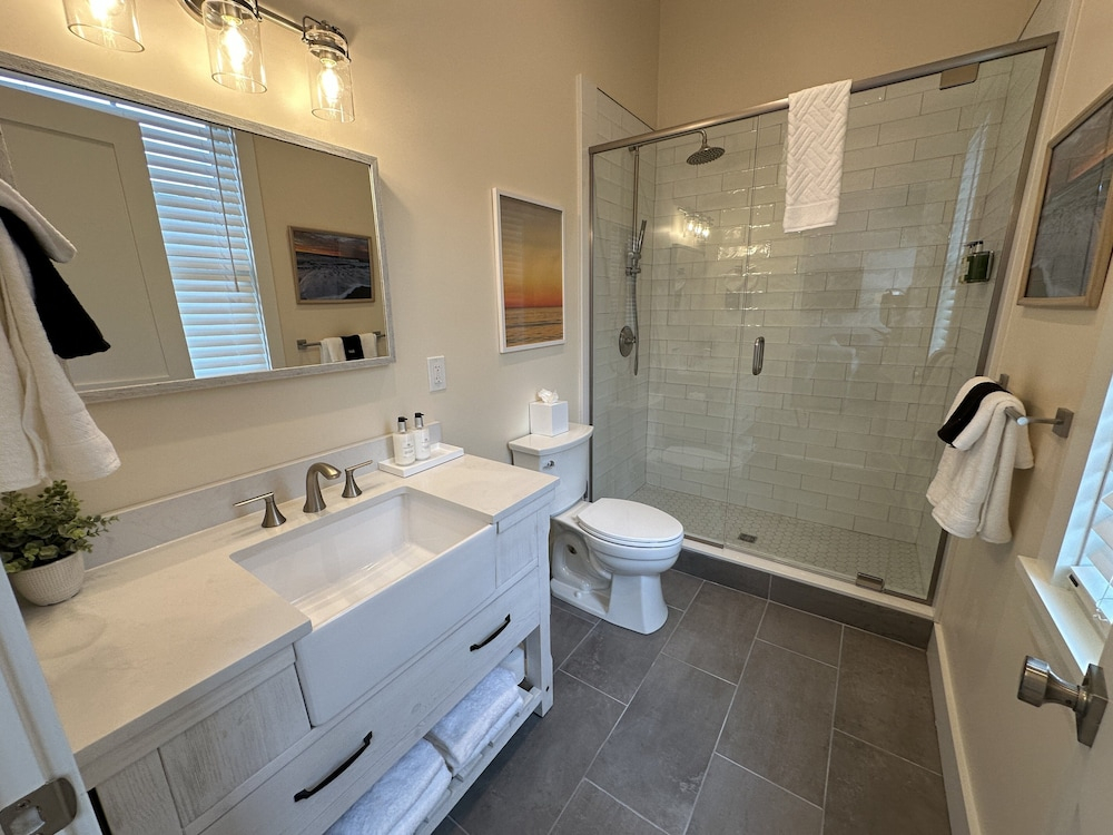 Brand New Construction! 1 Bed/1 Bath/private Deck - Unit 3 1 Bedroom Apts