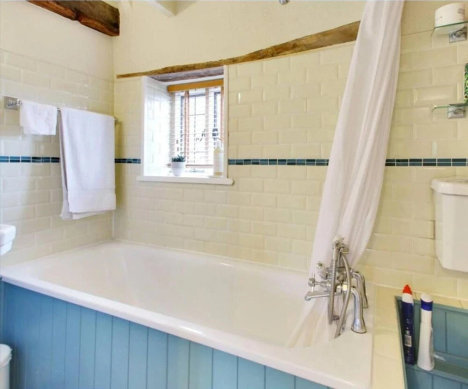 Charming 3 Bedroom Cottage in Kentish Village