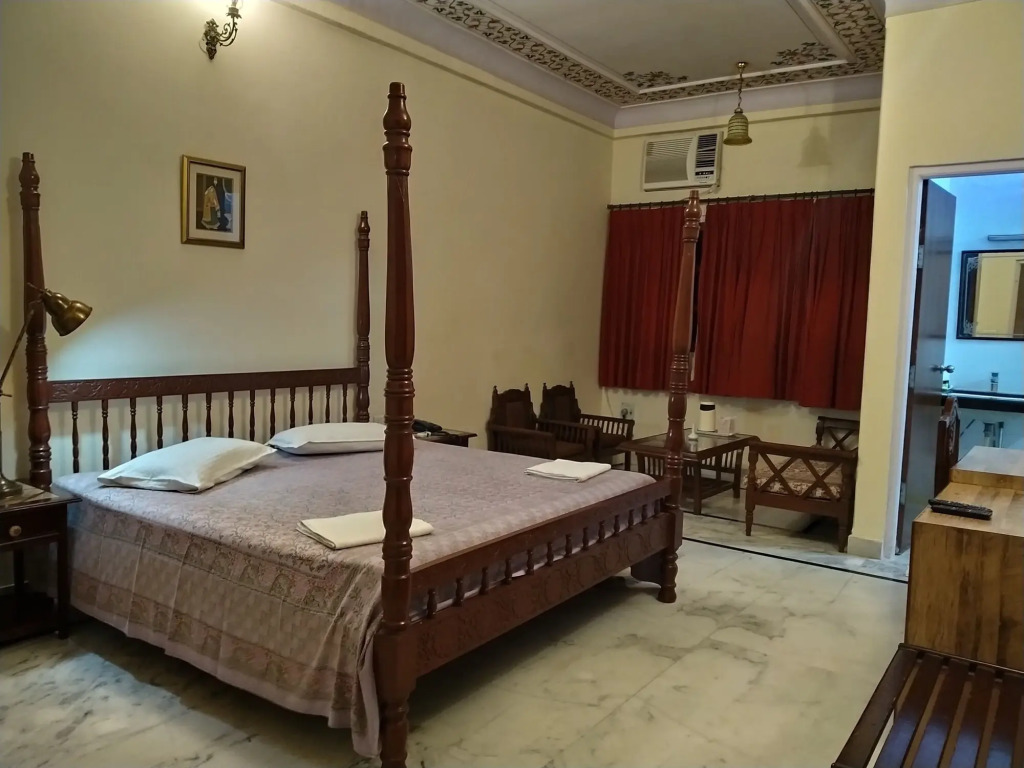 Anuraag Villa