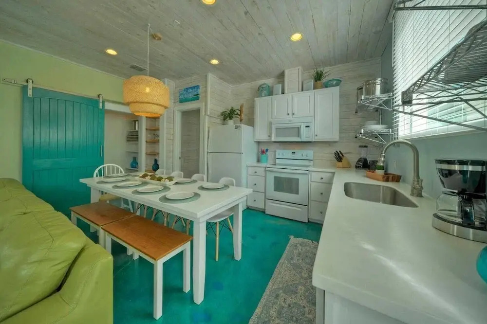 Third Sandbar & Seaglass Landing by Avantstay. Sleeps 30 2 Homes + Dual Pools + Outdoor Living Steps to Beach