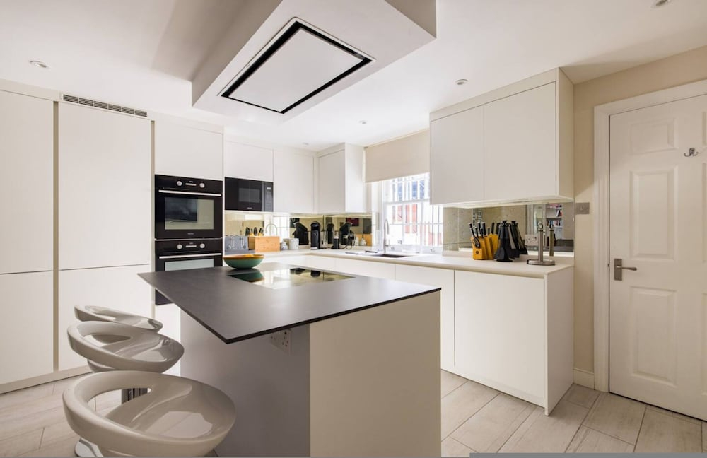 Prince Luxe 4 Bedroom House in Chelsea