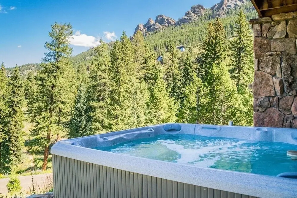 Hyler Mountain Lodge Luxury Vacation  At Windcliff 5 Bedroom Home by RedAwning