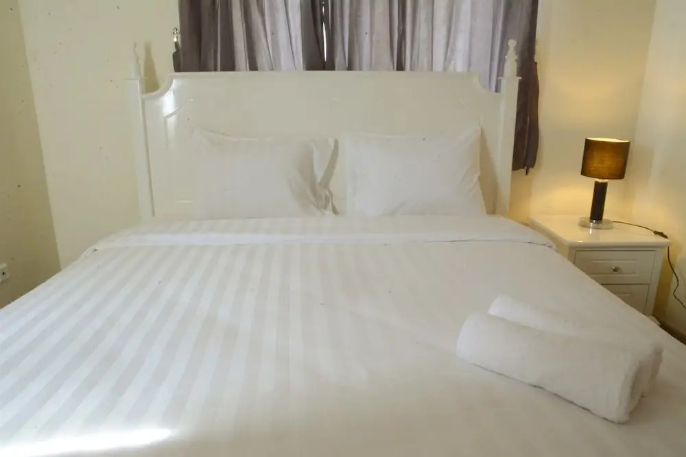 Luxury Design Grand Palace Kemayoran Apartment With Private Bathtub
