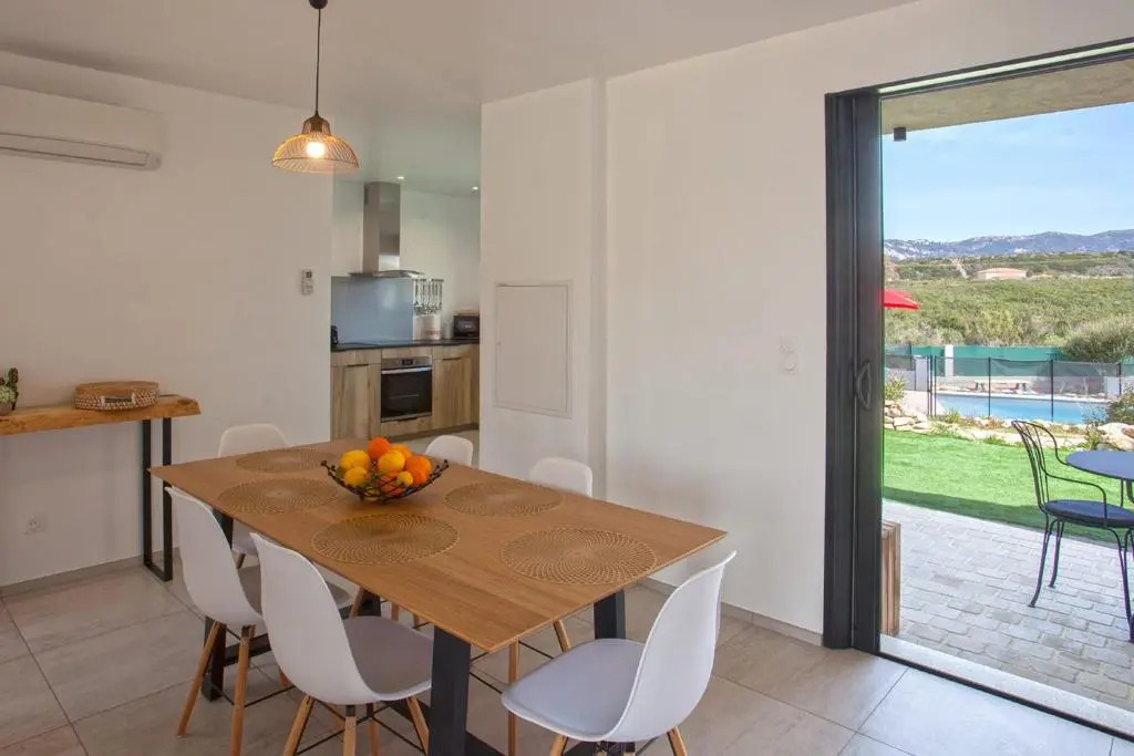 Tamontana quiet place 7 min from beach warmed shared swimming pool bbq